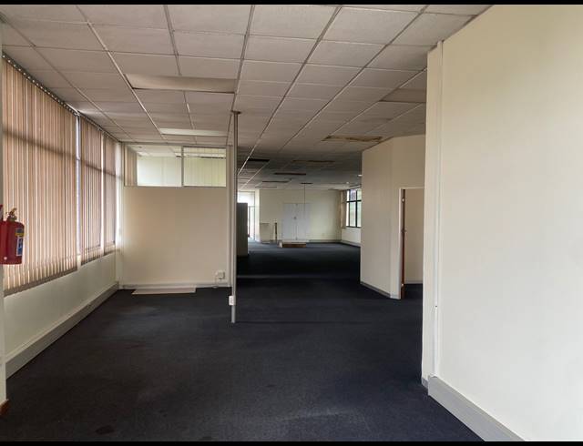 180M² OFFICE TO LET IN ASHLEY